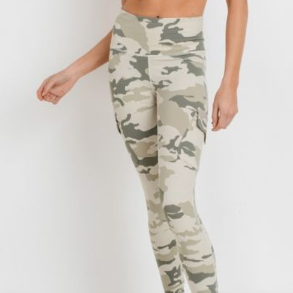 Mono B Pants - Cargo Camo Leggings medium
